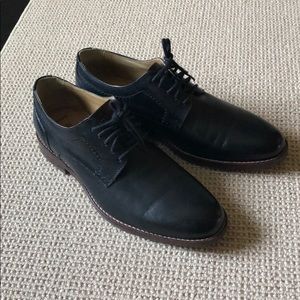 Black dress shoes